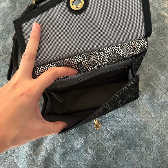 FOSSIL Snake Embossed Metallic Crossbody Shoulder Bag Gold Tone Turn Lock - Picture 4 of 11